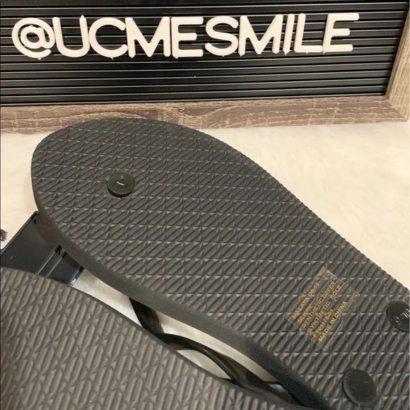 Women’s Malaya True Religion Flip Flops - Picture 4 of 4